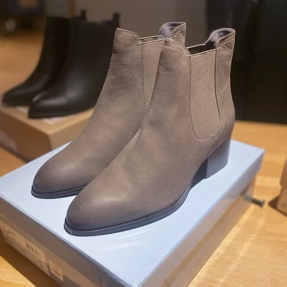 NWT Seychelles In a Trance Ankle Boot in Taupe (Sizes 6.5 - 9 Available) - Picture 5 of 6